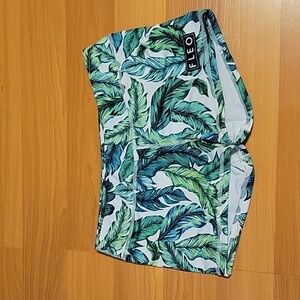 EUC FLEO Workout Exercise Shorts Size L. Free Shipping.